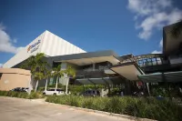 Exclusive Apartment with rooftop pool Hotels near Playa las Perlas