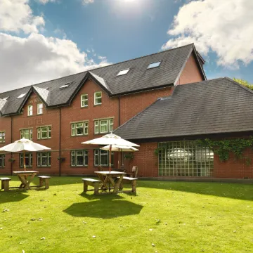 Campagna Waterfalls View Suites - Housity