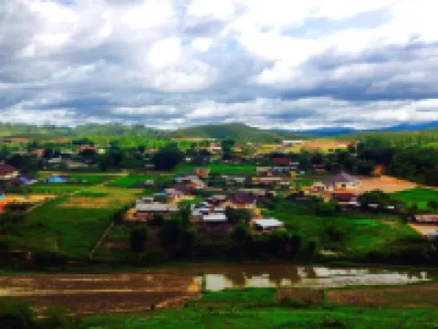 โรงแรมวันสนา เพลน ออฟ จาร์ โรงแรมในโพนสะหวัน