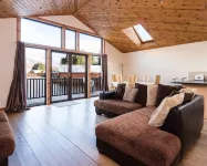 Scottish Highland Lodge - balcony