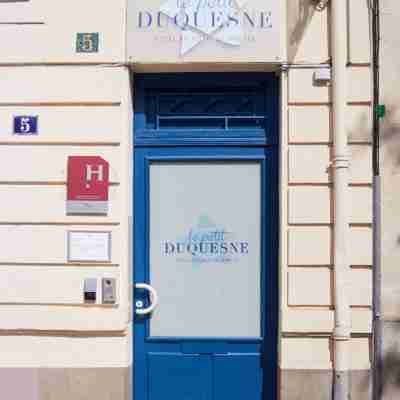 Hôtel le Petit Duquesne Hotel Exterior