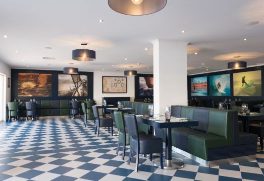 리조트 수영장 전경