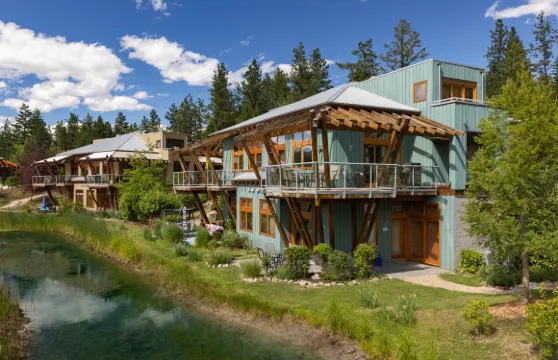 內陸湖濱度假屋酒店