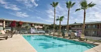 Brawley Inn - Pools