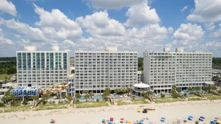 Crown Reef Beach Resort and Waterpark Отели рядом с Аэропорт Миртл Бич АФБ
