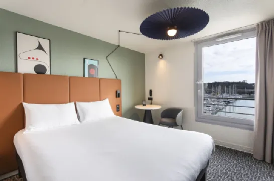 宜必思格朗維爾普萊桑斯港酒店