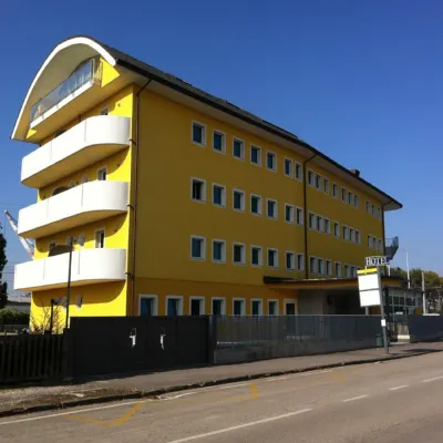 Hotel Alverì Отели рядом с достопримечательностью «Порто-Маргера»
