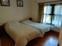 Lovely Sea View 2-Bed Apt in Rineen Sleeps 4