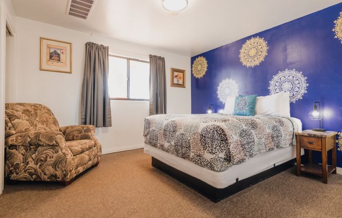 1 or 3 Bedroom Apartment with Full Kitchen