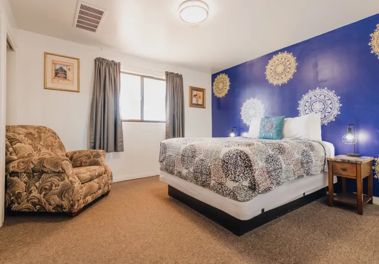 1 or 3 Bedroom Apartment with Full Kitchen