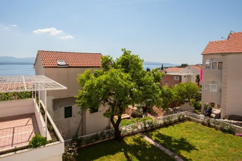 Rose Garden Apartments Hotels in Brac Island