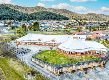 Bowen Inn Motel Отели в г. Литго