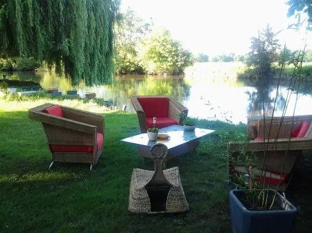 Havre de Paix au Bord de l'Eure Отели в г. Ане