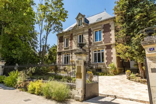 Casa la Palma le 48 Hotels in Coucy-le-Chateau-Auffrique