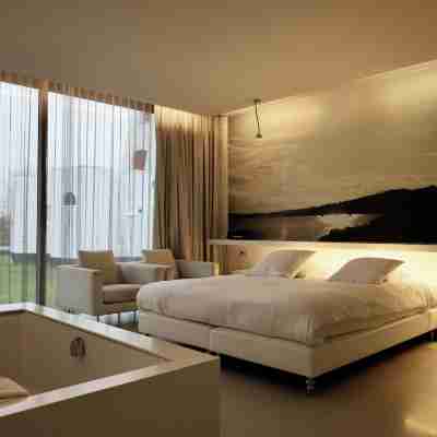 D-Hotel Rooms