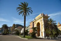 Hotel Marina Charming Rooms فنادق في Finale Ligure