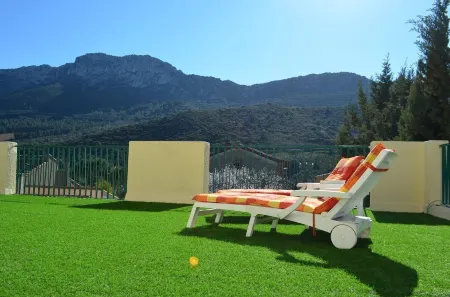 Chambres d'Hotes l'Amandier Отели в г. Лане