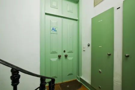 C&O Guest House Alcântara-Lisbon Отели в г. Алкантара