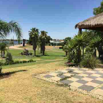 Capricorn Motor Inn Hotel Exterior