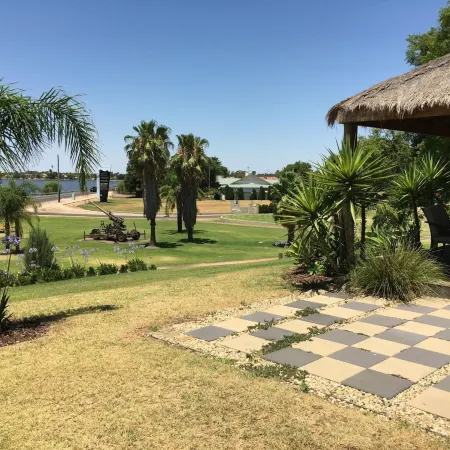 Capricorn Motor Inn