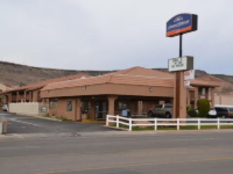 ハワード ジョンソン ホテル & スイーツ バイ ウィンダム セント ジョージ セントジョージのホテル