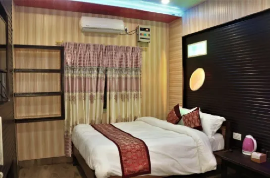 Sauraha Boutique Resort