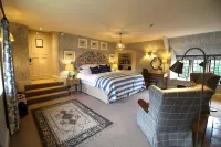 The Lamb Inn Hotels in Burford