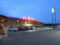 Royal Crest Motel Hotel di Medford