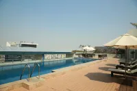 Radisson Hyderabad Hitec City - Kolam Renang