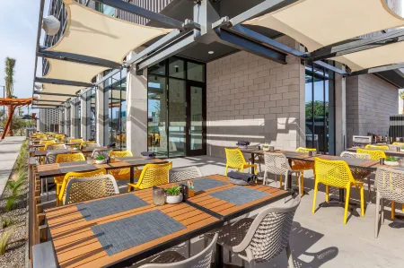 Cambria Downtown Phoenix Convention & Airport Hotel