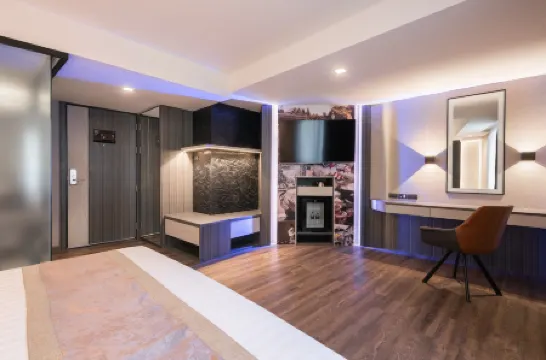 是隆阿斯皮拉寶石中心飯店