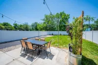 The Yellow Door! 5 BR! Near the EXPO & Airport! Hotels near Sam's Club