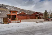 Valley Views, Hot Tub and Parking Included