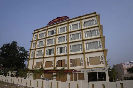 Saffron Valley Hotels and Resorts Отели рядом с достопримечательностью «Ajodhya Hills»