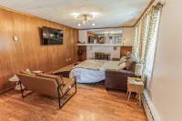 Parkstrip Place, Pet Friendly Downtown Home by RedAwning - balcony
