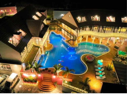 The Pool Resort Villa Ichigoichie Hotels in Onna