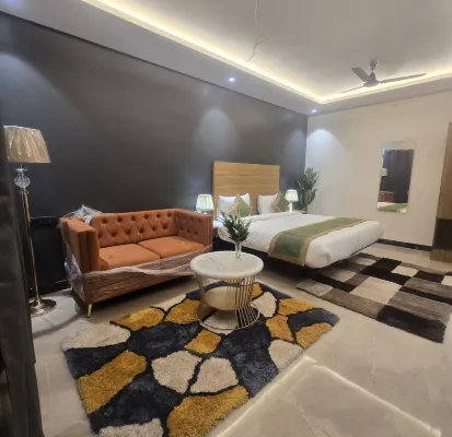 Hotel Golden Tulip'z Hotel di Jurian Khas
