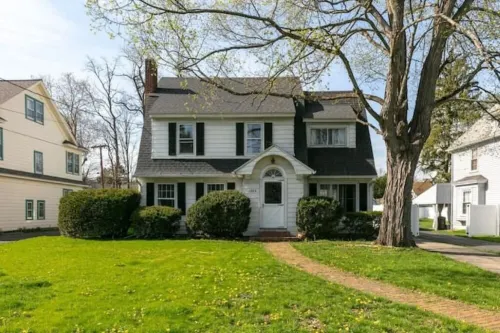 Comfortable 3 bedroom home with private parking! Hotels in Chemung County