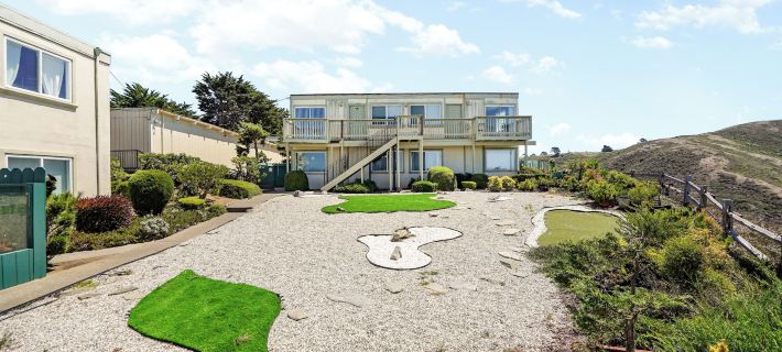 Mountain View 2BR Retreat with Private Deck Hotels in Pacifica