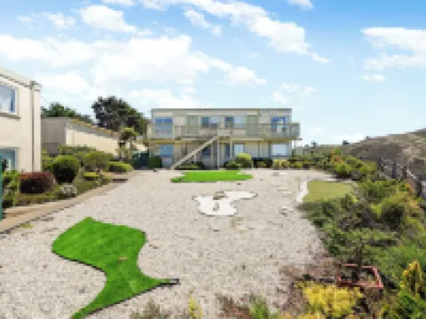 Relaxing 2-Bedroom Oasis in Pacifica パシフィカのホテル