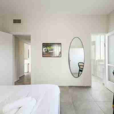 Spacious & Bright 3BR Apartment by Sea N' Rent Rooms