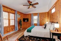 The Furry Lodge & Suites 13 Hotels in Waynesville