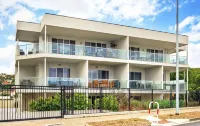 The Block Escape - Ocean Views No 6 Hotels near Granite Island Recreation Park
