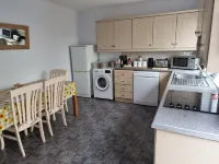 3 Bedrooms - Sleep 7 - Garden - Private Parking Hotels in Carrick-on-Shannon