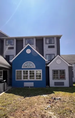 BlissPoint Inn & Suites Hotels in Rossford