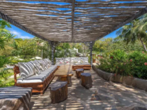 Lazy Days Hotels in Galu