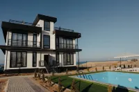 TONg Marina Hotels in Tong