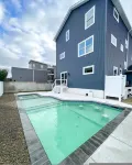 6 Br Pool Hot Tub Open Beginning of April