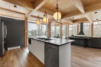 Chalet Berg-Haus by Tremblant Platinum Các khách sạn gần Vertigo hiking trail Mont Tremblant