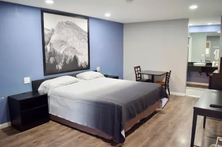 Super 8 by Wyndham Visalia